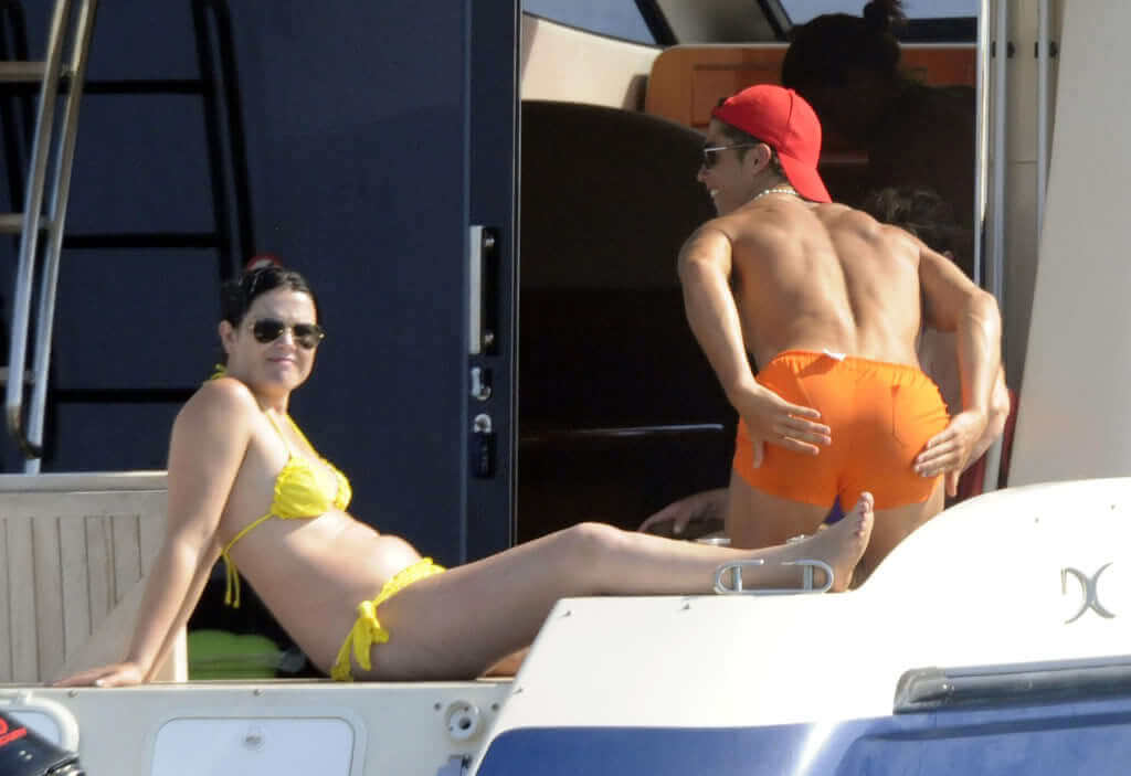 Sexy Cristiano Ronaldo with His Girlfriend